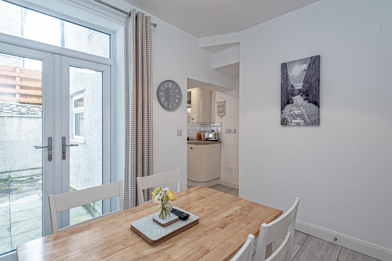 Taitwt2 Villa Caernarfon Bagian luar foto